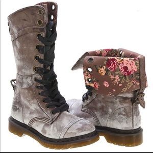 NEVER WORN Dr. Martens Triumph Boots 1914 in Brown